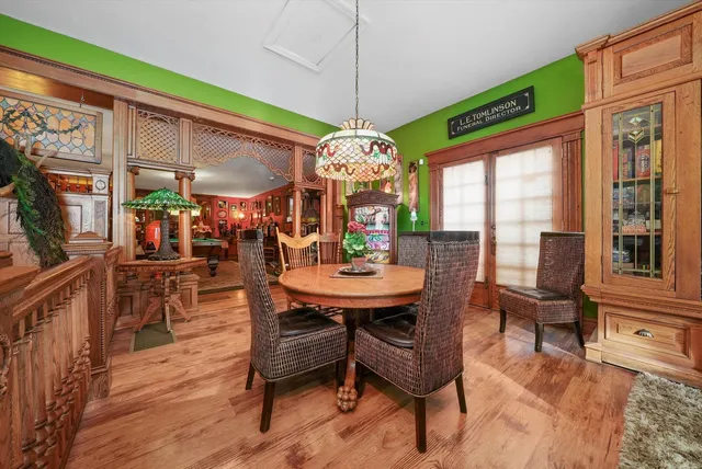 $895,000 | 890 Lake Avenue, Woodstock, IL 60098