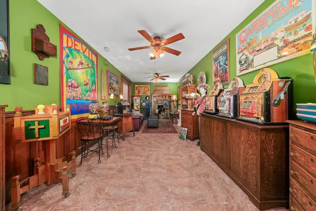 $895,000 | 890 Lake Avenue, Woodstock, IL 60098