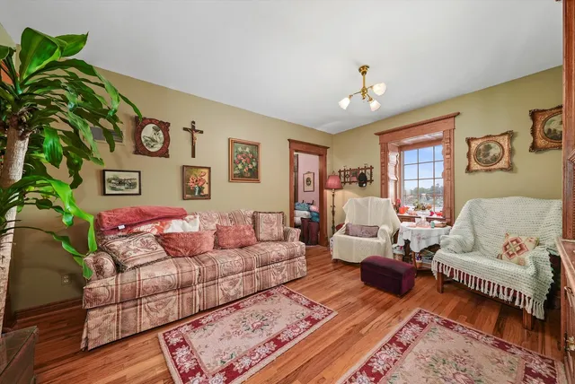 $895,000 | 890 Lake Avenue, Woodstock, IL 60098