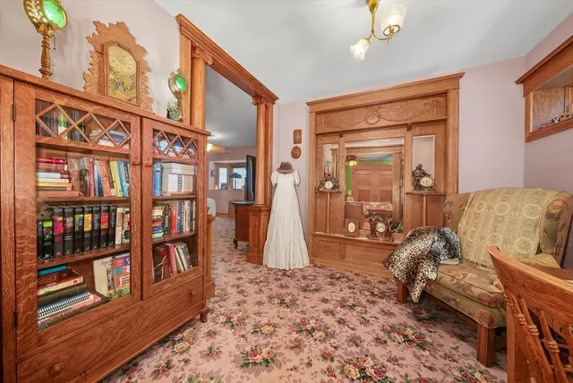 $895,000 | 890 Lake Avenue, Woodstock, IL 60098