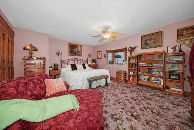 $895,000 | 890 Lake Avenue, Woodstock, IL 60098