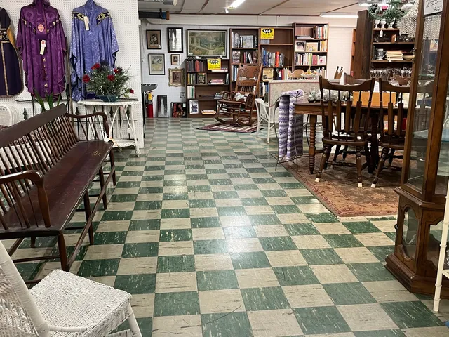 $895,000 | 890 Lake Avenue, Woodstock, IL 60098