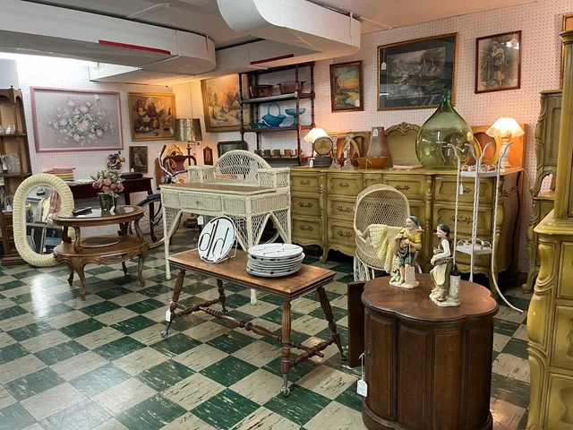 $895,000 | 890 Lake Avenue, Woodstock, IL 60098