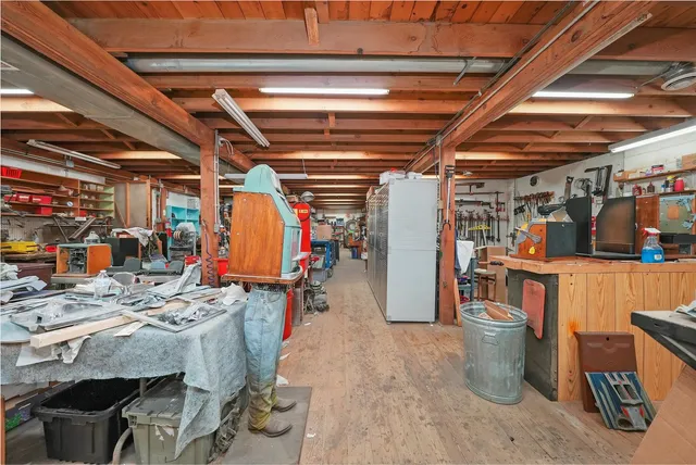 $895,000 | 890 Lake Avenue, Woodstock, IL 60098