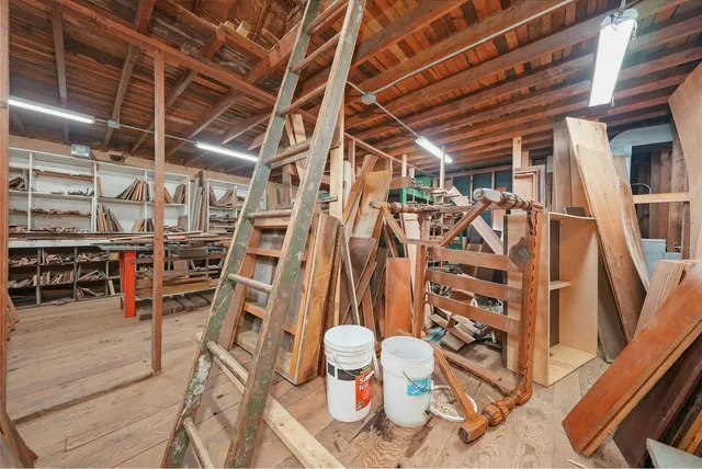 $895,000 | 890 Lake Avenue, Woodstock, IL 60098