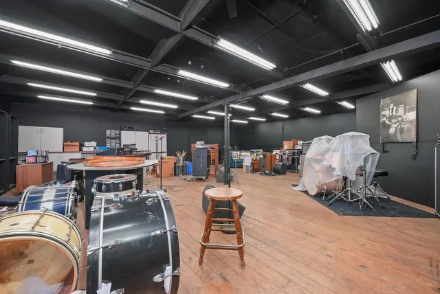 $895,000 | 890 Lake Avenue, Woodstock, IL 60098