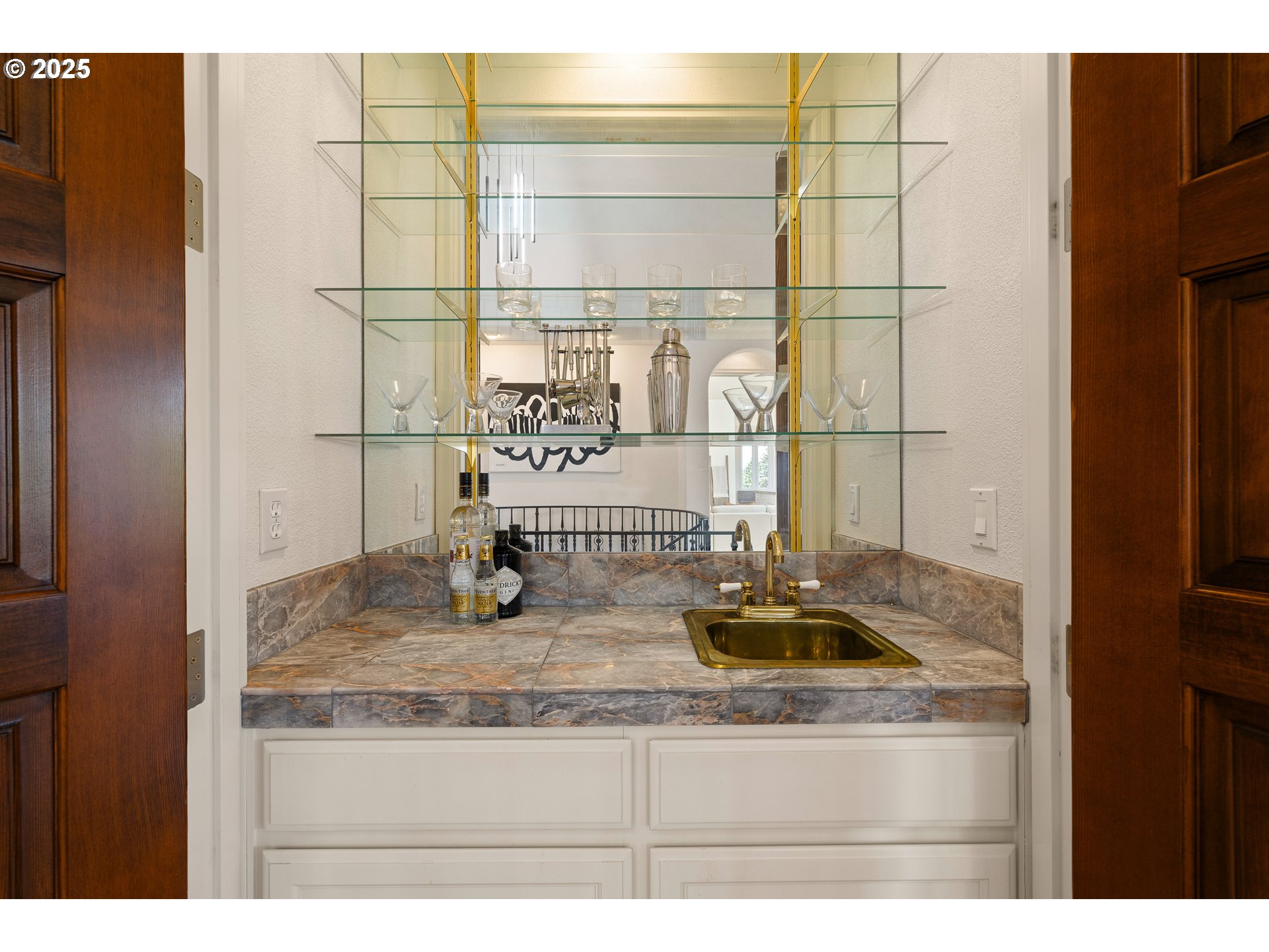 2647 West 29th Avenue Eugene, OR 97405 - Photo 20 of 48 a kitchen with a sink and a window