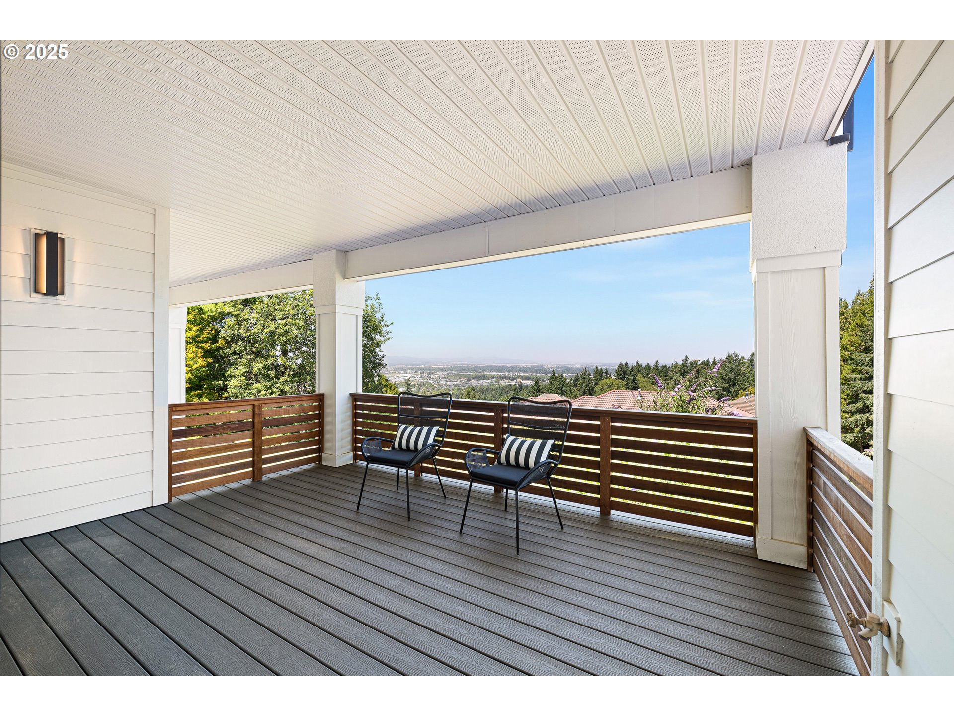 2647 West 29th Avenue Eugene, OR 97405 - Photo 29 of 48 a view of outdoor space with seating space