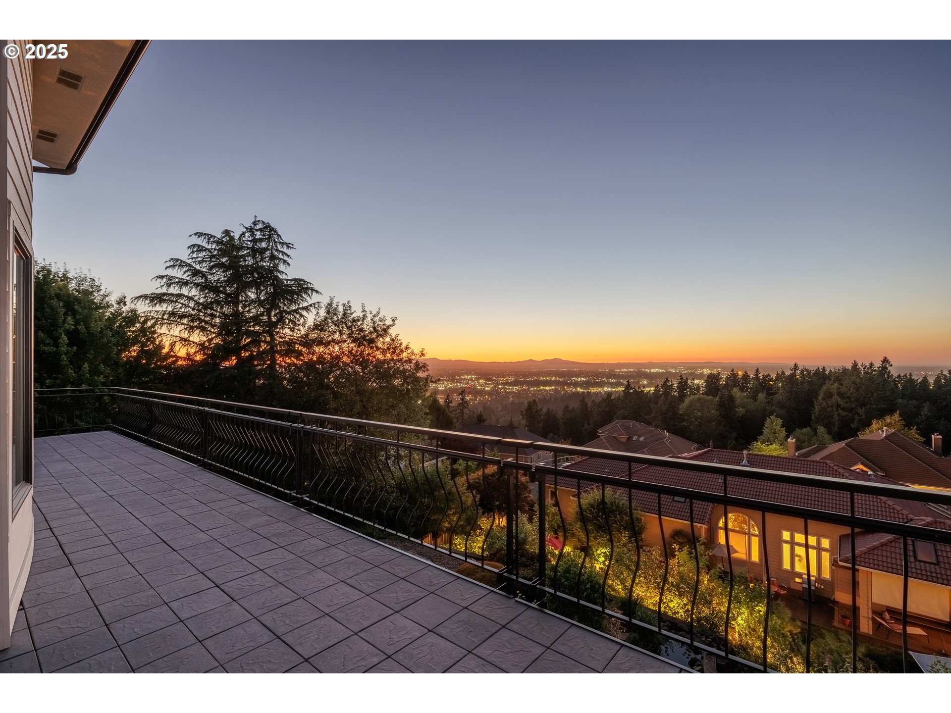 2647 West 29th Avenue Eugene, OR 97405 - Photo 3 of 48 a view of city from balcony