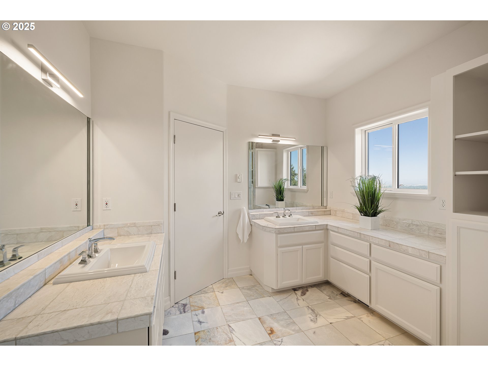 2647 West 29th Avenue Eugene, OR 97405 - Photo 31 of 48 a bathroom with a sink a toilet a mirror and shower