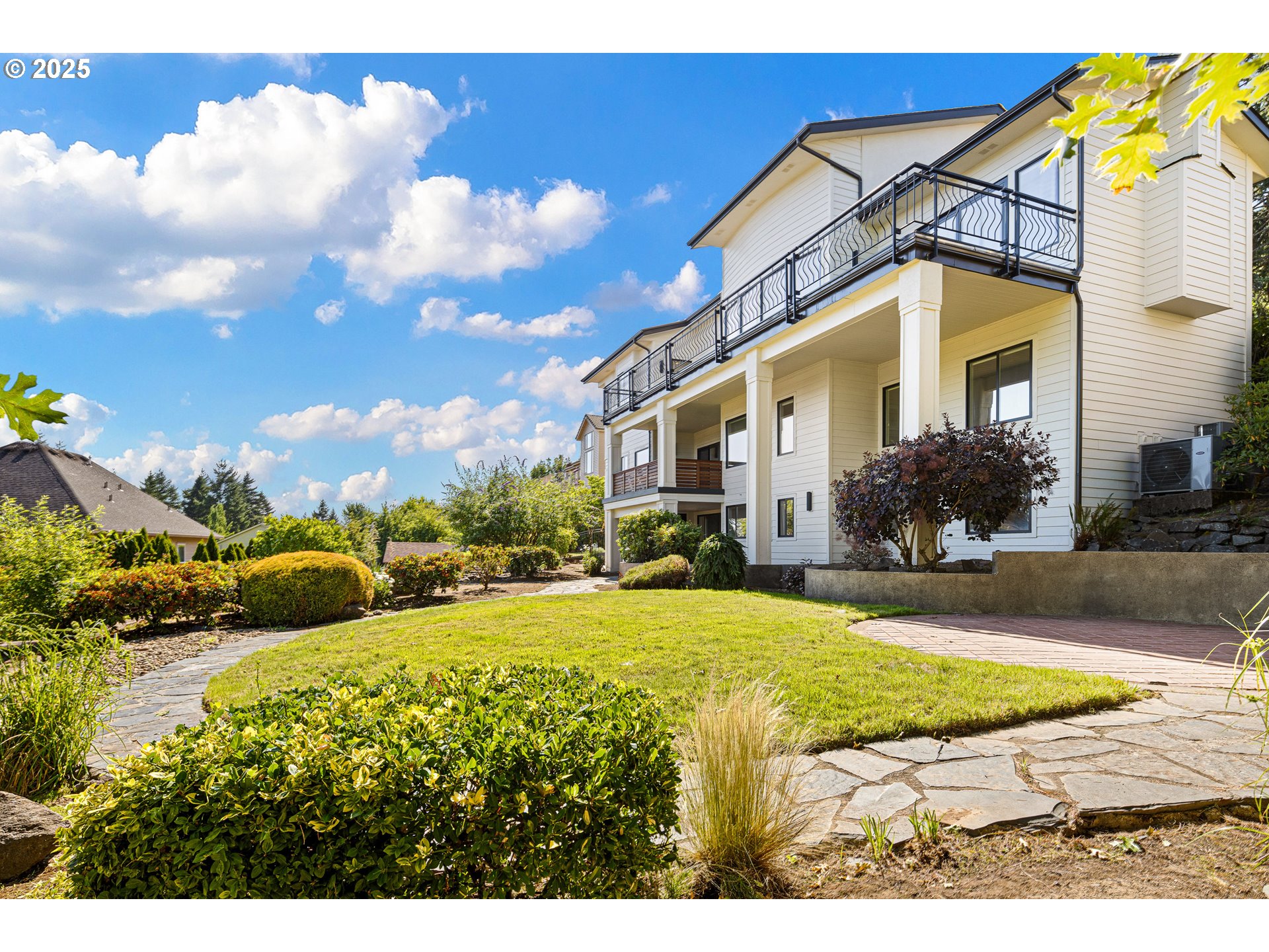 2647 West 29th Avenue Eugene, OR 97405 - Photo 44 of 48 a view of a house with a swimming pool