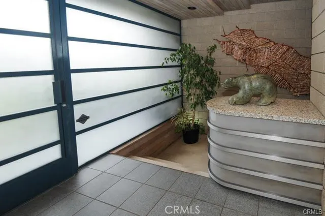 a close view of sink and tap