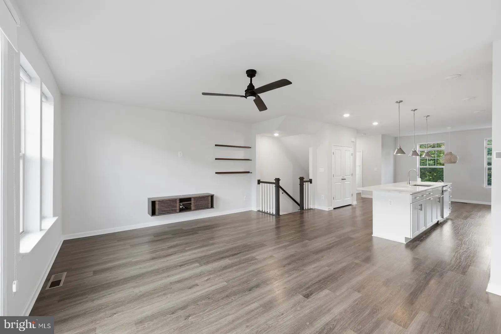 9309 Barnes Loop Manassas, VA 20110 - Photo 5 of 32
