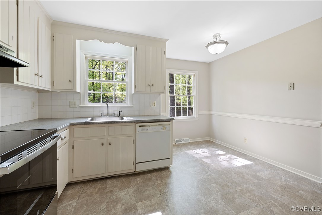 11801 Winfore Drive Midlothian, VA 23113 - Photo 14 of 32 Kitchen has pantry