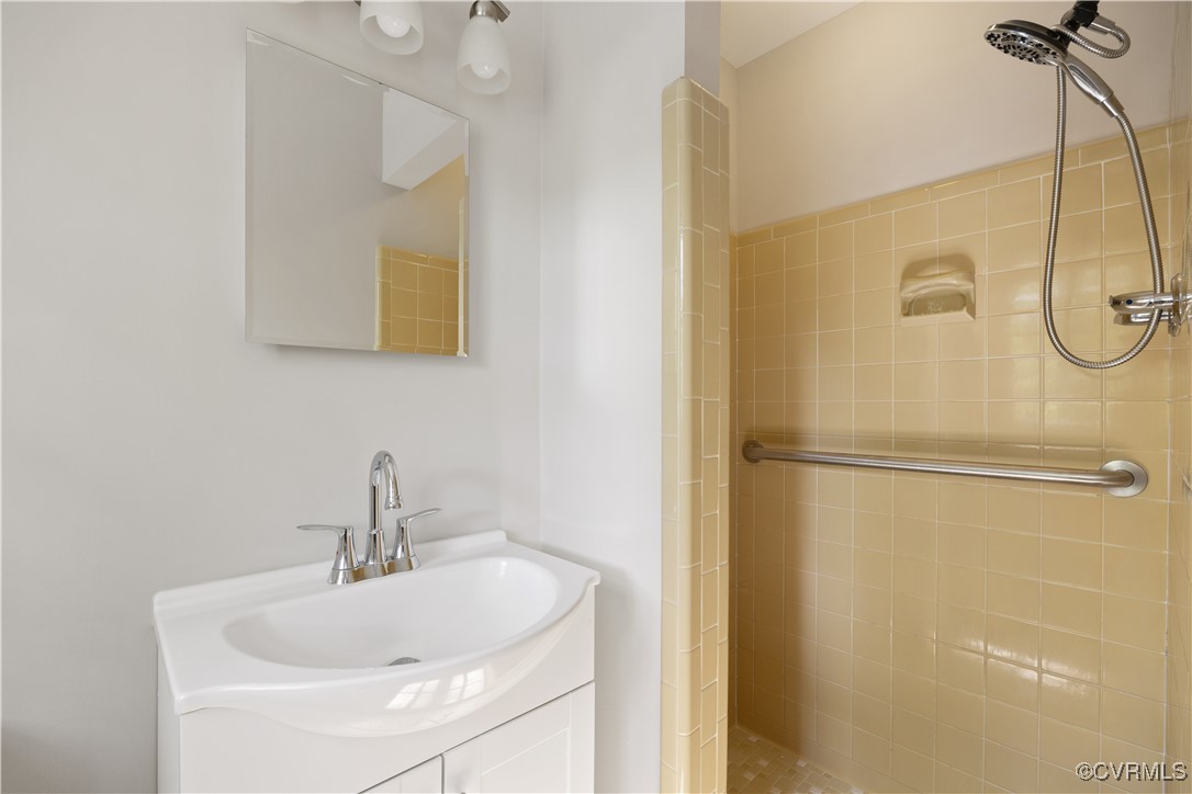 11801 Winfore Drive Midlothian, VA 23113 - Photo 22 of 32 Primary Bathroom