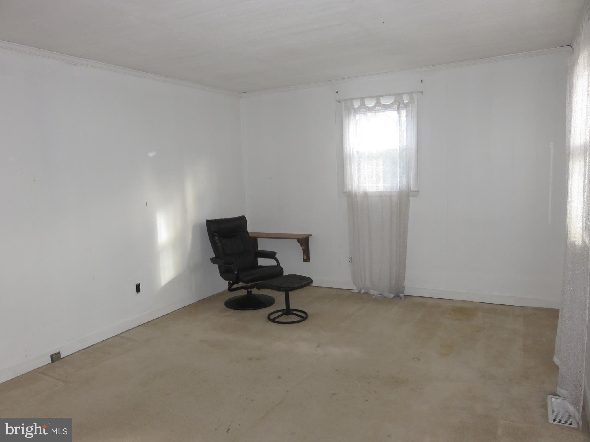 711 South Glebe Road Arlington, VA 22204 - Photo 14 of 43 Master Bedroom, carpet