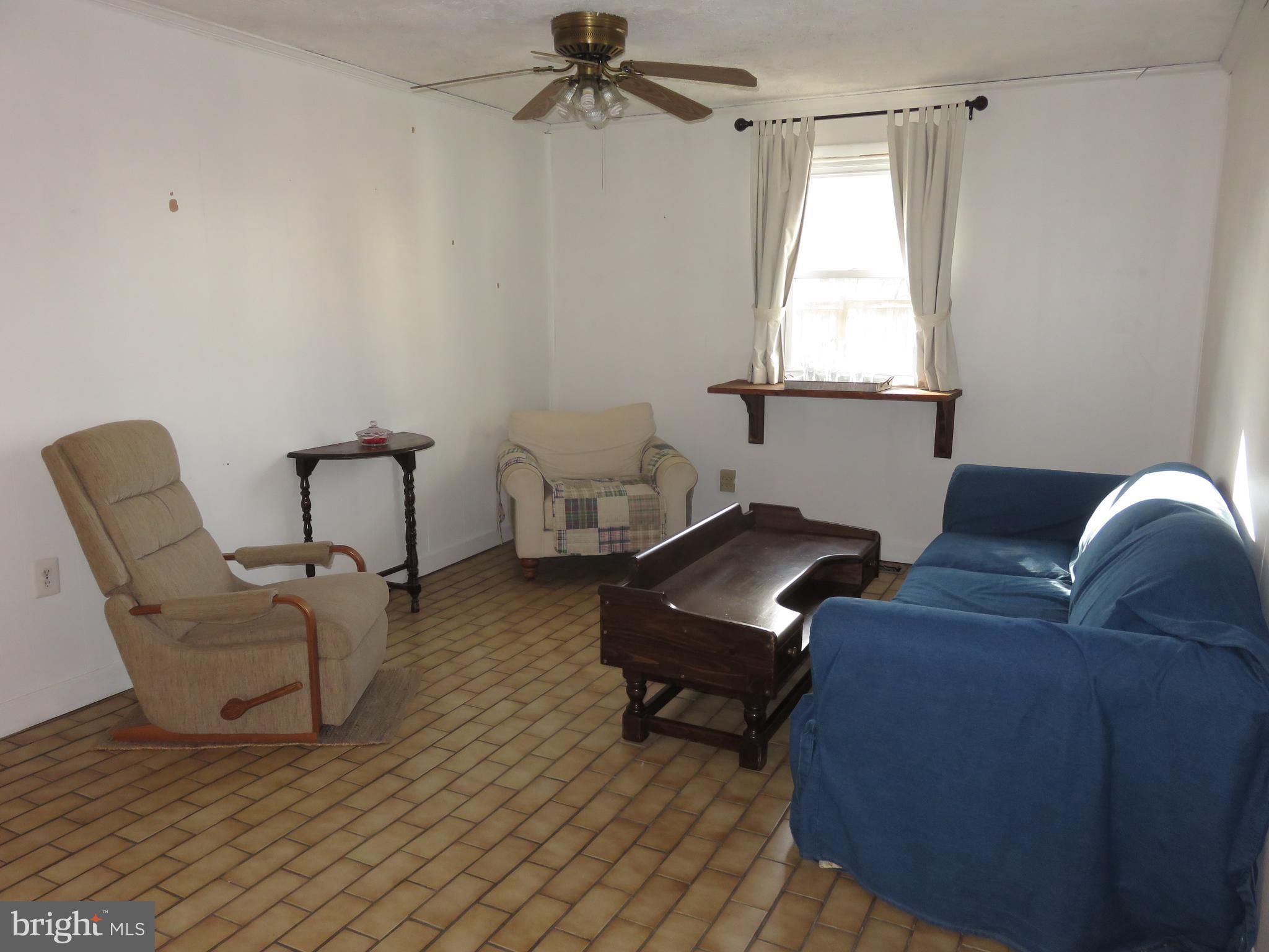 711 South Glebe Road Arlington, VA 22204 - Photo 3 of 43 Living Room, ceramic tile