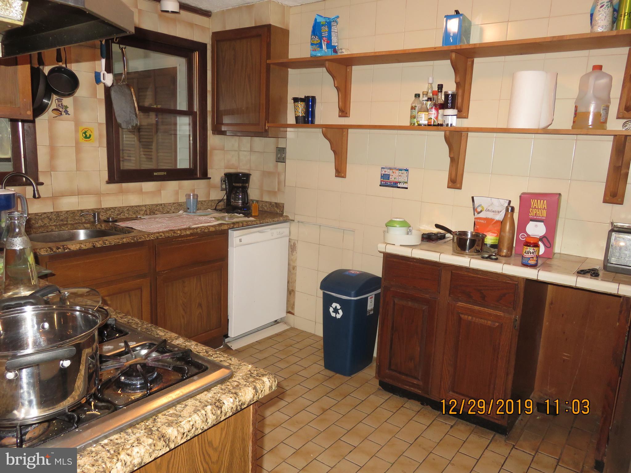 711 South Glebe Road Arlington, VA 22204 - Photo 8 of 43 Kitchen 1, ceramic tile