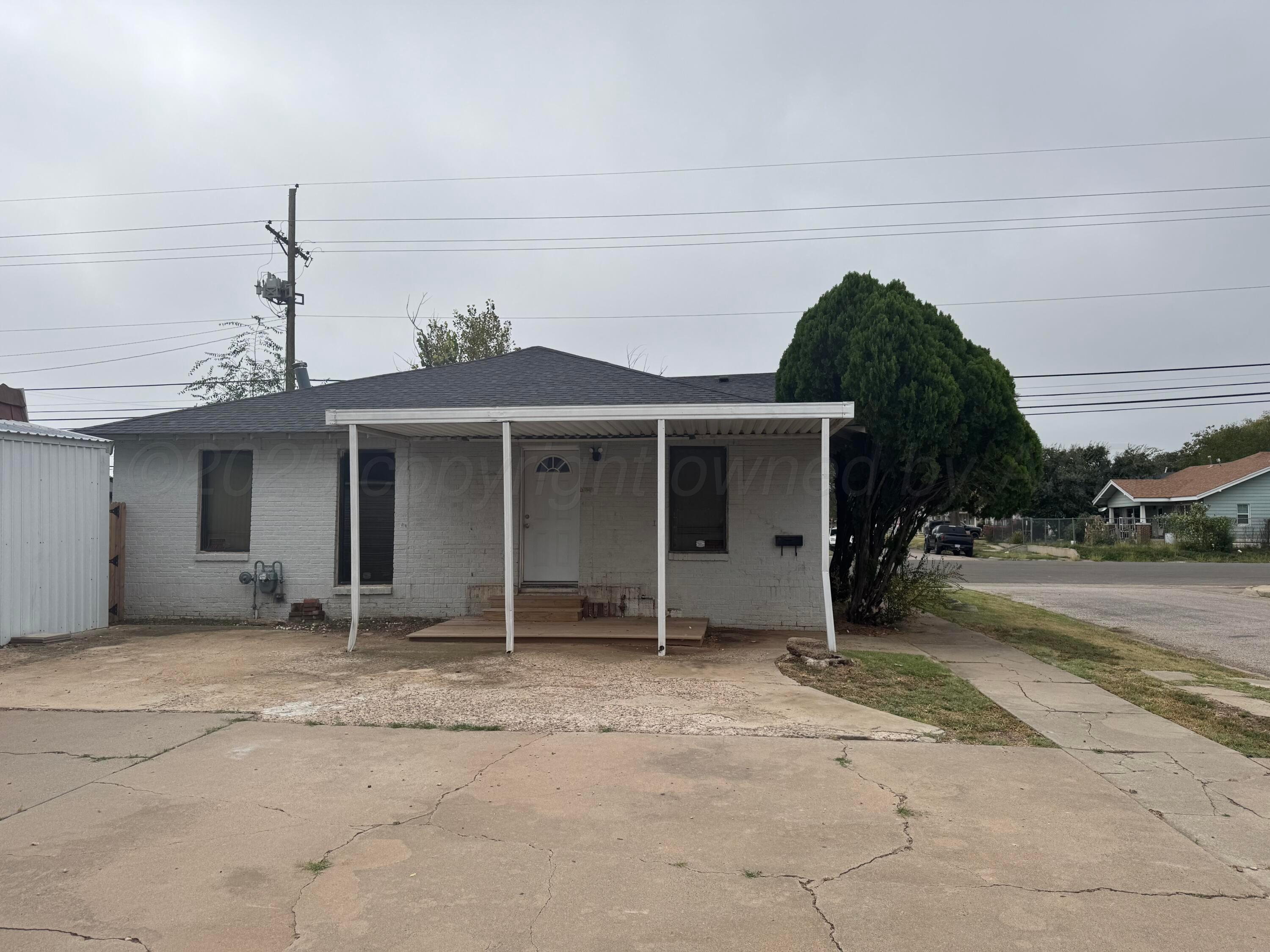 1022 Southwest 15th Avenue Amarillo, TX 79102 - Photo 2 of 11 front view of a house