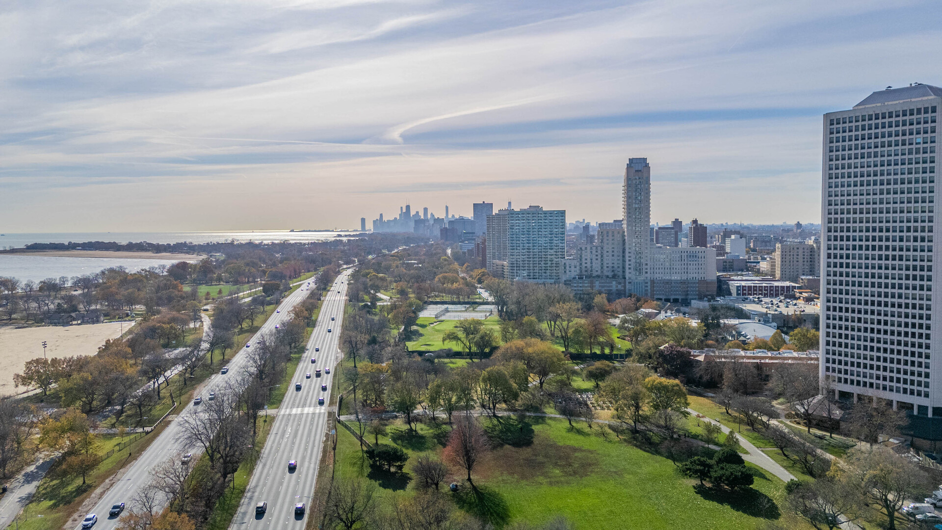 5455 North Sheridan Road, Unit 3906 Chicago, IL 60640 - Photo 15 of 28 a view of a city