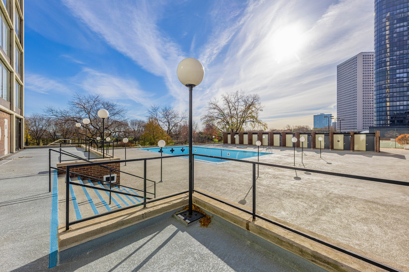 5455 North Sheridan Road, Unit 3906 Chicago, IL 60640 - Photo 20 of 28 a view of a terrace