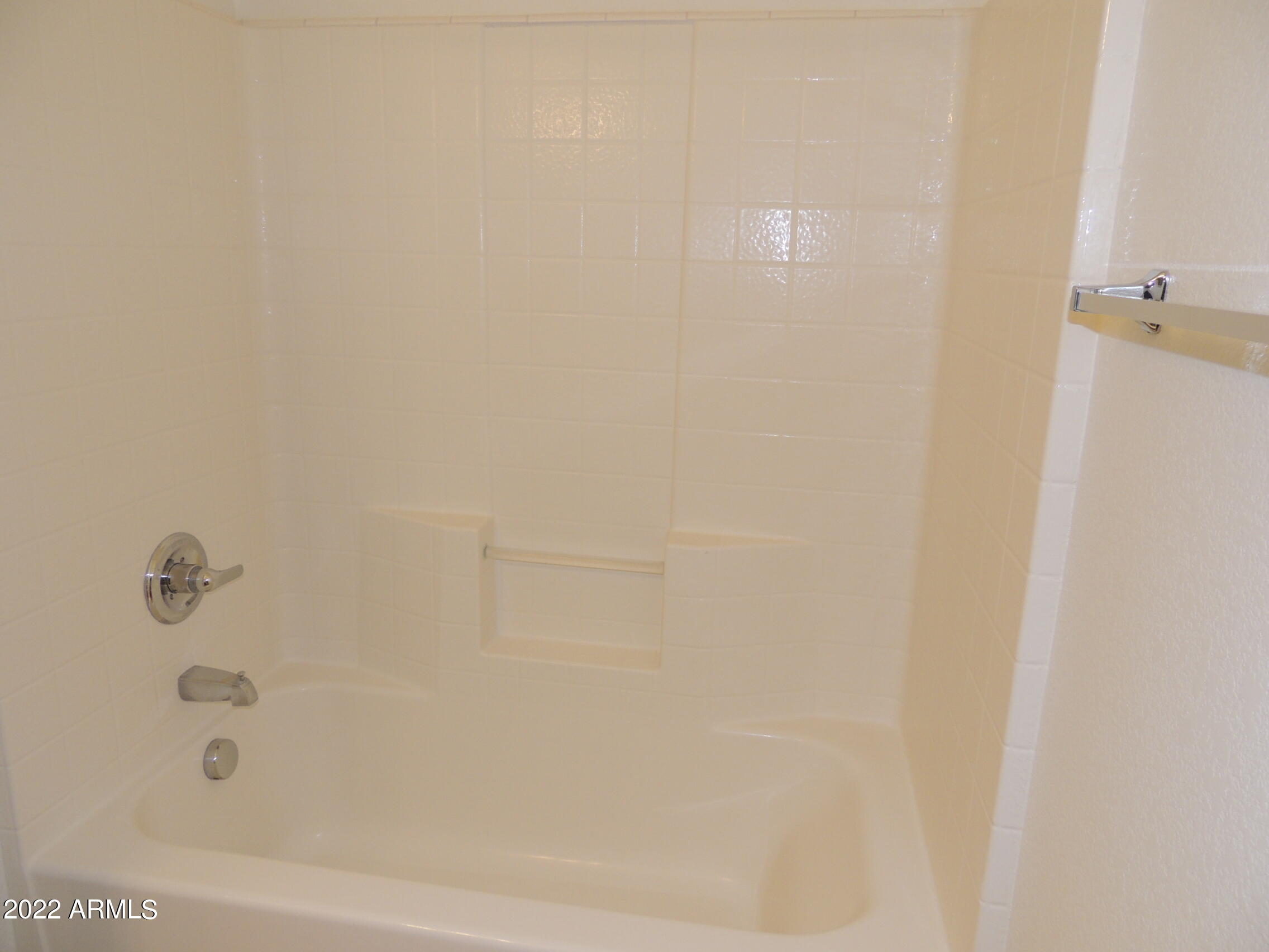 1886 East Don Carlos, Unit 165 Tempe, AZ 85281 - Photo 22 of 34 a bathroom with a bathtub