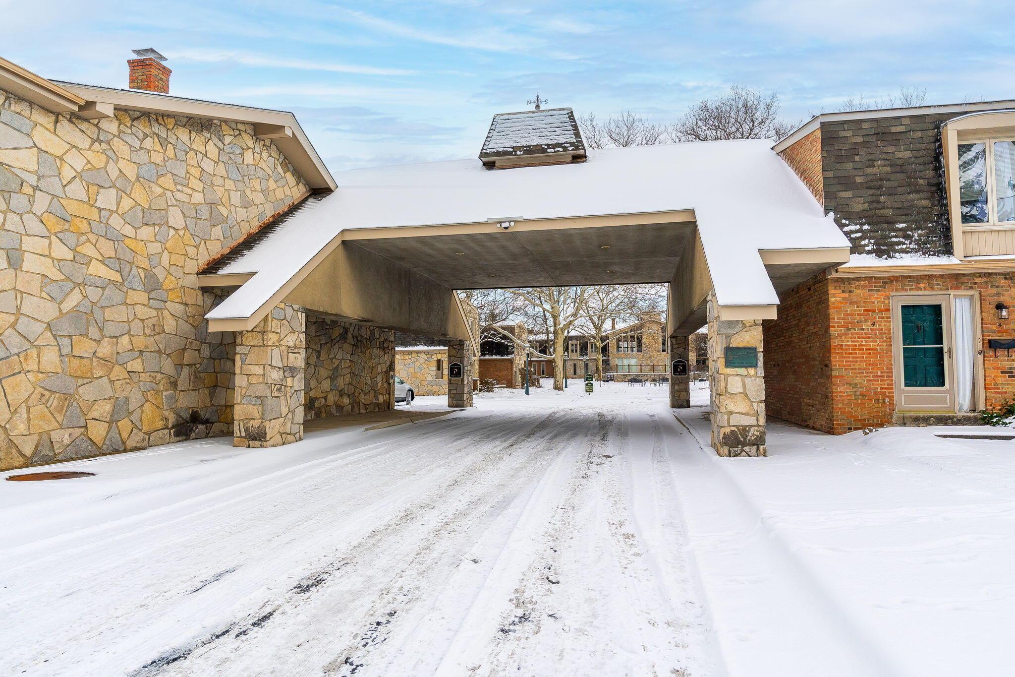 3600 Reed Road, Unit 11 Columbus, OH 43220 - Photo 49 of 52 Complex Entrance