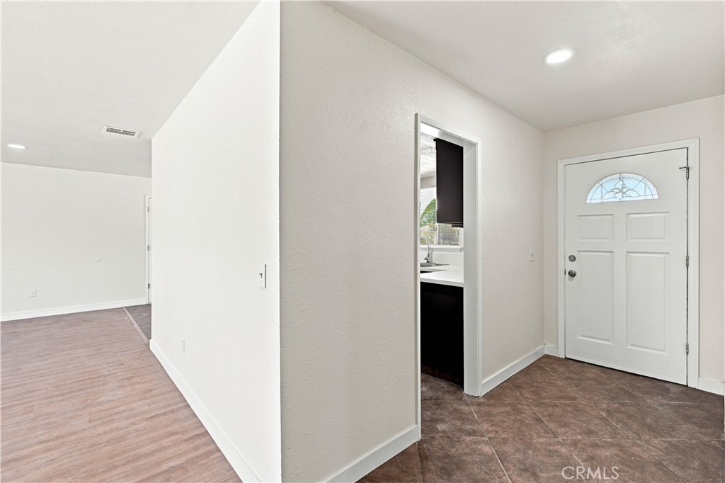 21021 Geronimo Road Apple Valley, CA 92308 - Photo 4 of 37