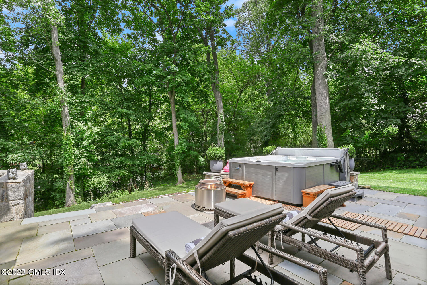 18 Candlelight Place Greenwich, CT 06830 - Photo 24 of 29 a view of a patio with a table