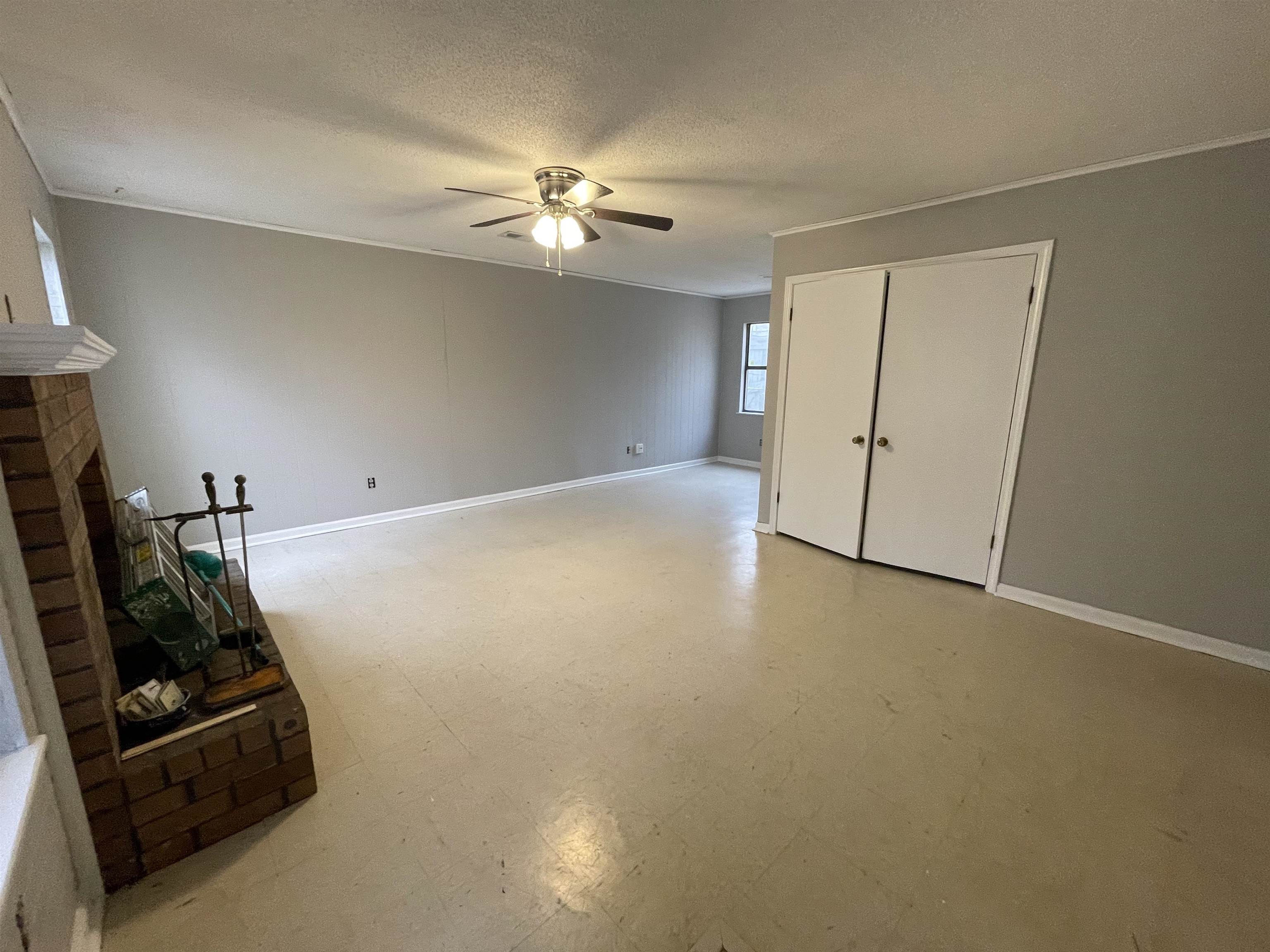 885 Echles Street Memphis, TN 38111 - Photo 11 of 18 a view of a room with gym equipment