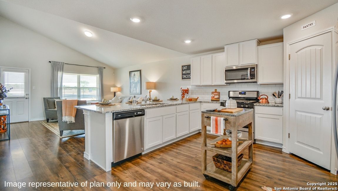 12514 Gral Bustamante Converse, TX 78109 - Photo 4 of 60