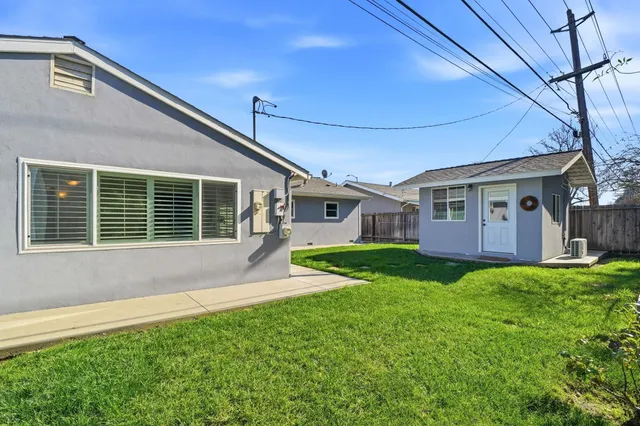 a view of a yard in front of a house