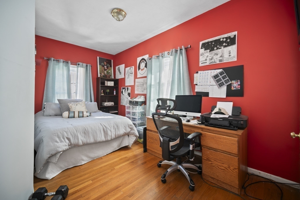 14-16 Dexter Street Lynn, MA 01902 - Photo 20 of 33 a bedroom with a workspace