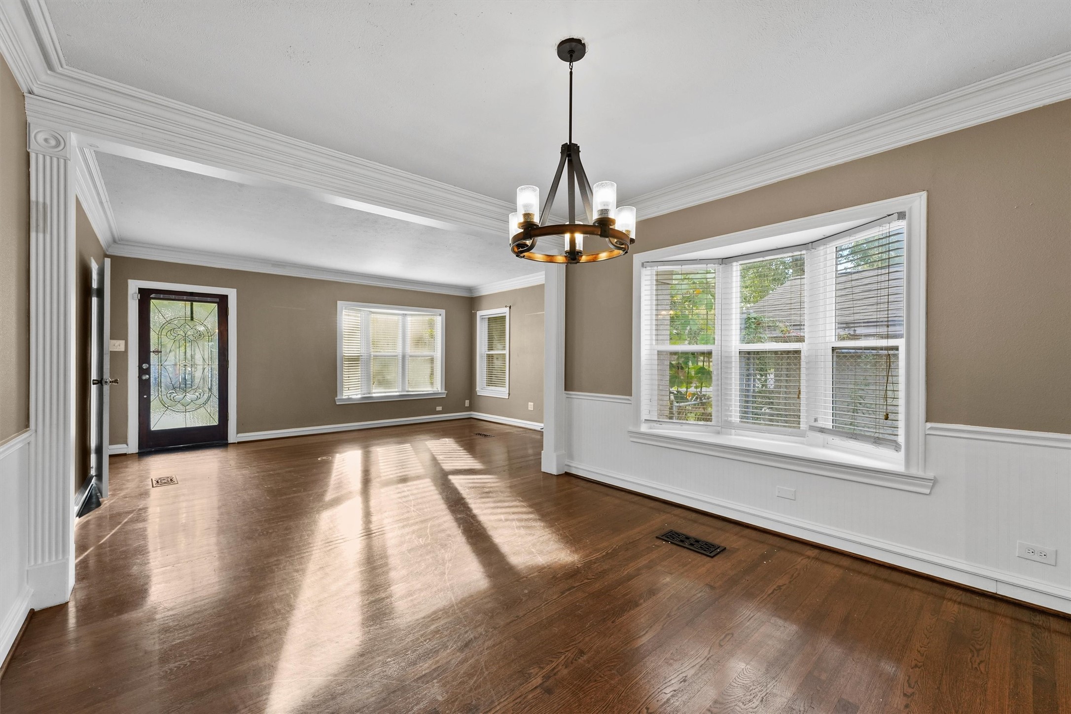 6733 Sylvan Road Houston, TX 77023 - Photo 8 of 26 Look at all the natural light brightening up this home.
