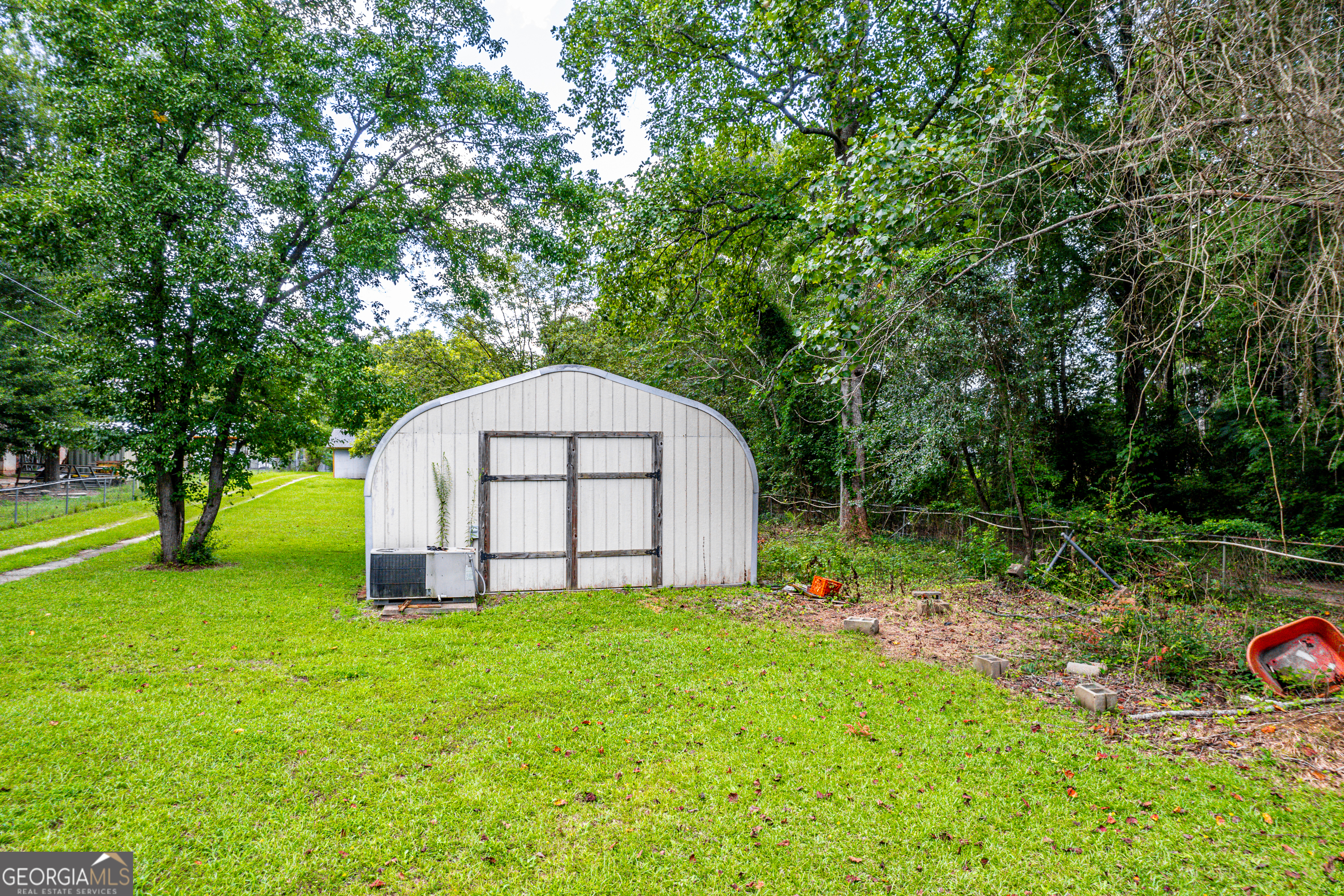 274 South Steel Bridge Road Eatonton, GA 31024 - Photo 22 of 39 a view of a backyard with a garden and entertaining space