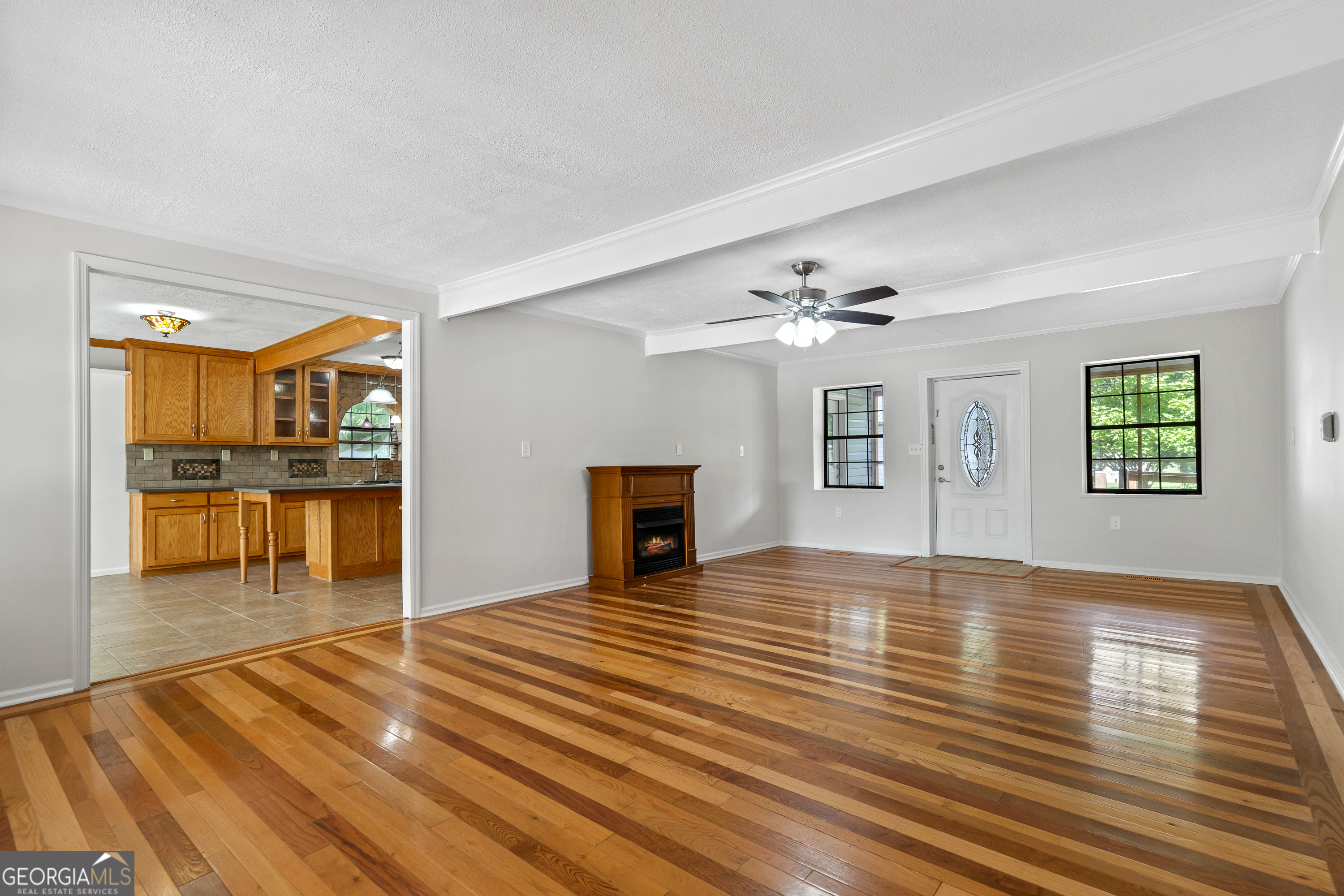 274 South Steel Bridge Road Eatonton, GA 31024 - Photo 4 of 39 a view of a living room
