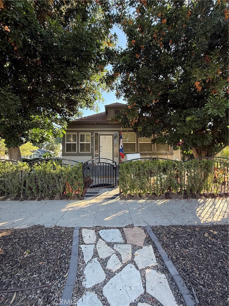 4193 5th Street Riverside, CA 92501 - Photo 1 of 16
