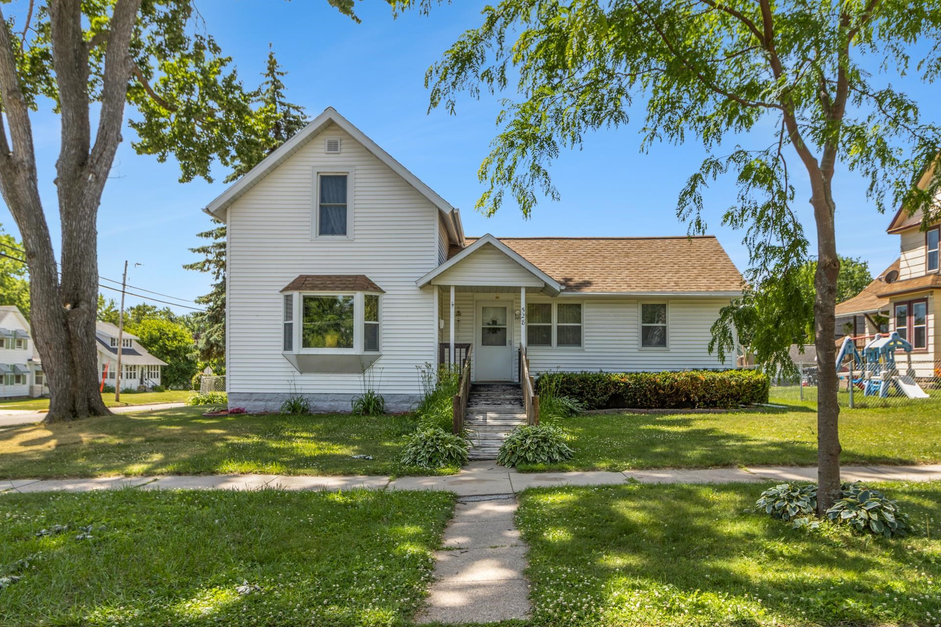 528 4th Street Baraboo, WI 53913 - Photo 1 of 29