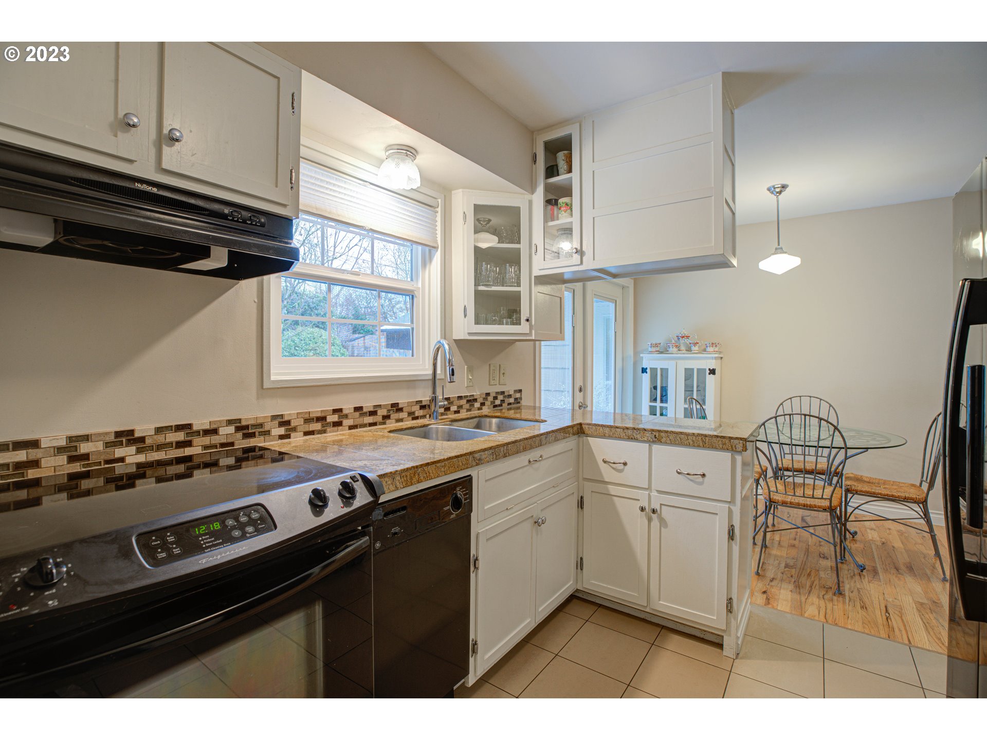 6510 Southwest 46th Place Portland, OR 97221 - Photo 8 of 25 Kitchen