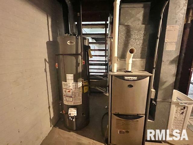 3550 Devils Glen Road Bettendorf, IA 52722 - Photo 29 of 30 a close view of water heater room