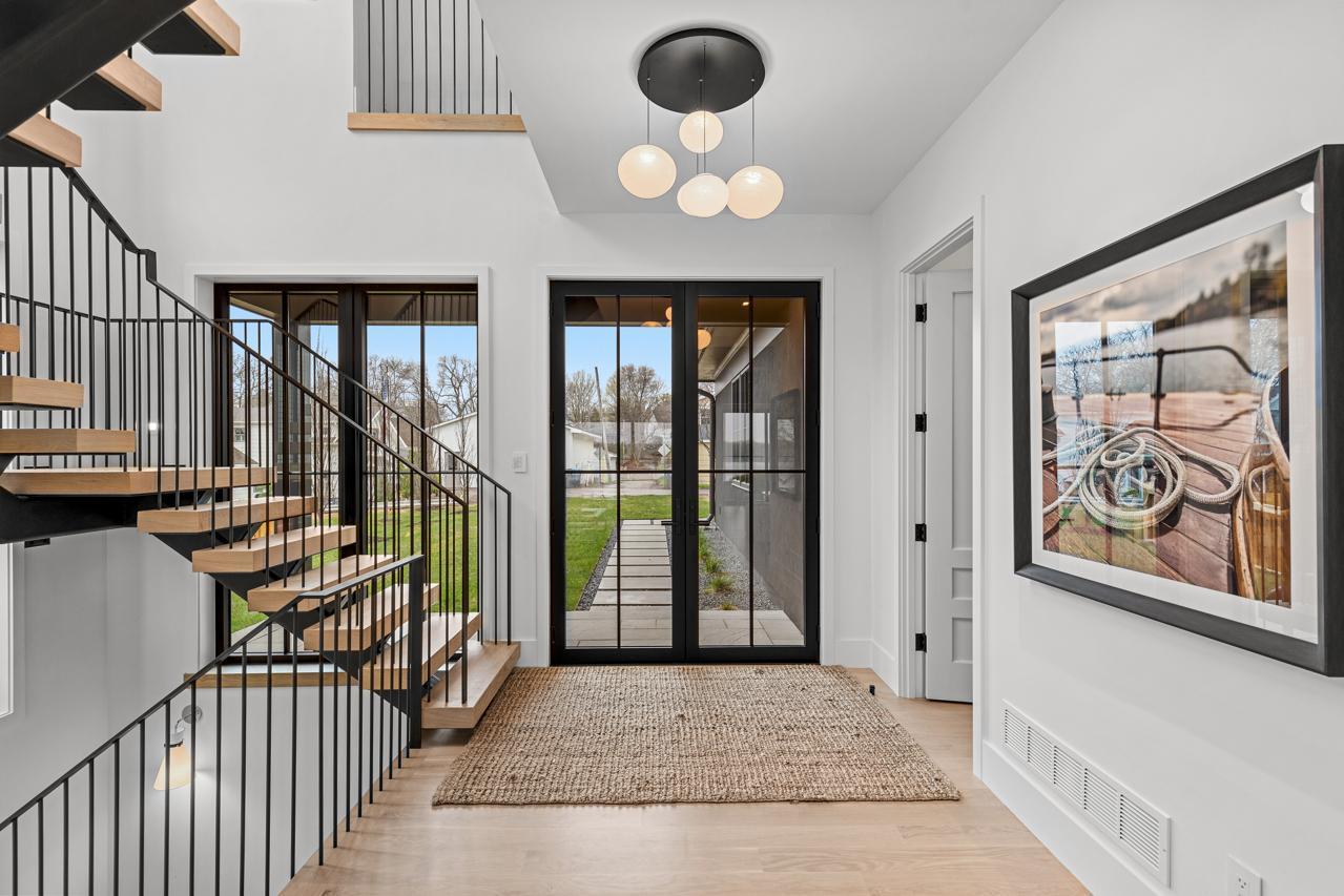 254 Lake Street Excelsior, MN 55331 - Photo 2 of 44