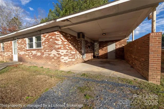 $975 | 213 Roslyn Road, Troy, NC 27371