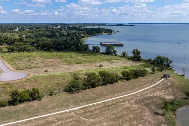 $314,999 | 49 Stillwater Shrs Drive, Corsicana, TX 75109