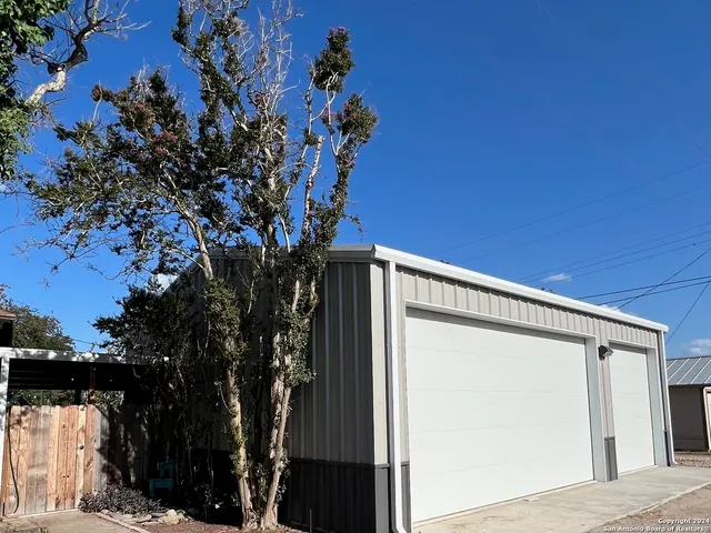 $430,000 | 300 East Church Street, Three Rivers, TX 78071