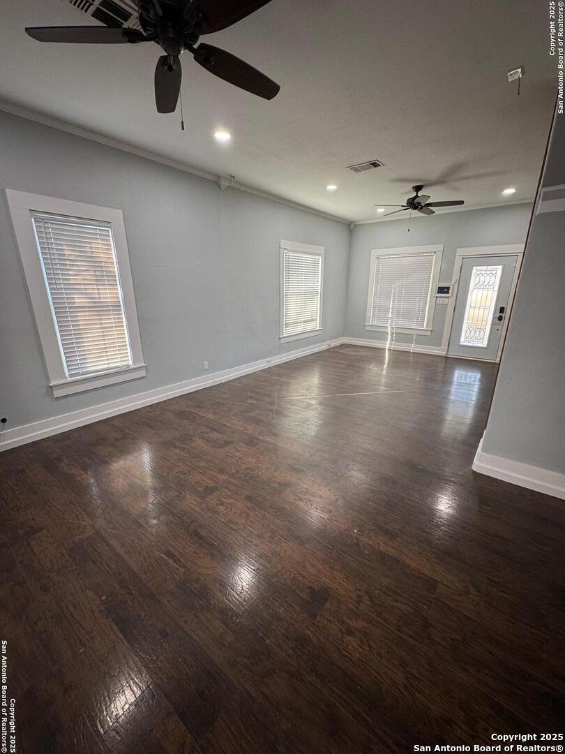 300 East Church Street Three Rivers, TX 78071 - Photo 5 of 35