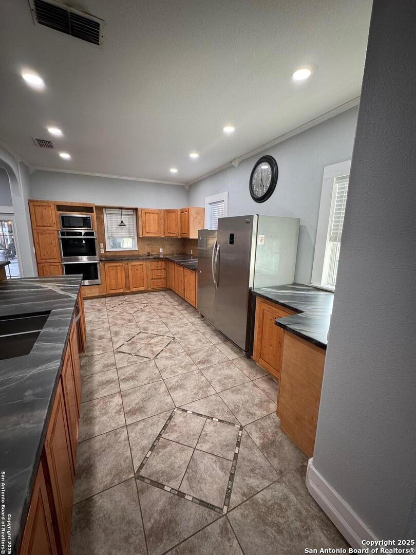 300 East Church Street Three Rivers, TX 78071 - Photo 6 of 35