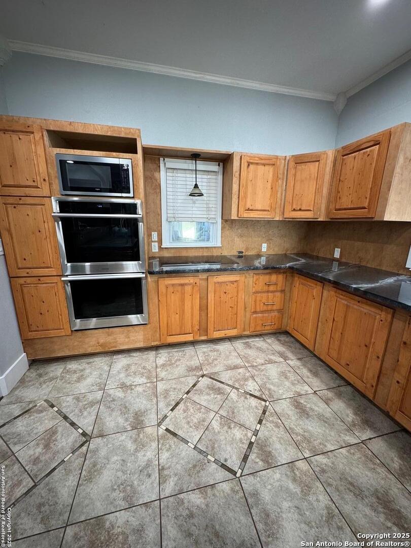 300 East Church Street Three Rivers, TX 78071 - Photo 7 of 35