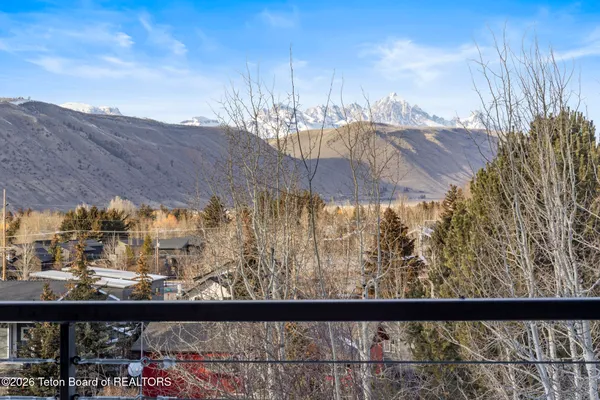 $8,850,000 | 735 Upper Redmond Drive, Jackson, WY 83001