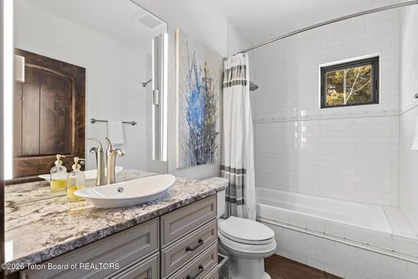$8,850,000 | 735 Upper Redmond Drive, Jackson, WY 83001