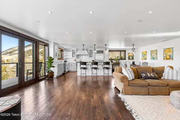 $8,850,000 | 735 Upper Redmond Drive, Jackson, WY 83001